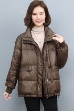 2021冬装新款时尚百搭短款针织字母拼接羽绒面包服，女装羽绒服，深水步