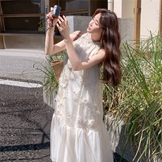 法式立体花朵挂脖连衣裙女2025年夏季新款温柔风海边度假显瘦长裙，女装连衣裙，2C261