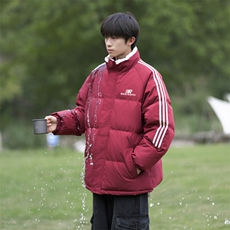 酒红色