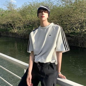 抖音得物品质二开240克宽松纯棉美式潮牌印花三条杠中性风短袖T恤图片