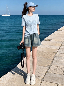 潮流时尚套装女夏新款圆领蕾丝拼接钉珠蝴蝶结短袖牛仔短裤两件套图片
