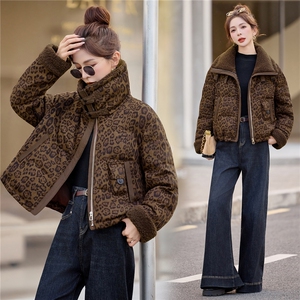 豹纹羊羔毛翻领短款羽绒服女2025冬季新款白鸭绒加厚保暖图片