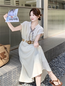 2026夏季气质通勤肌理感连衣裙小众丝巾领系带收腰V领茶歇长裙女图片