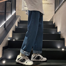 深蓝色
