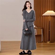 2025韩系氛围感穿搭套装v领不规则下摆针织套裙气质优雅两件套，女装羊毛衫，艾米