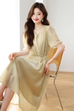 时尚V领修身系带收腰透气飘逸天丝短袖连衣裙2025夏季新款中长裙，女装连衣裙，韩宇舍