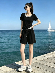 休闲运动套装女夏新款时尚气质显瘦撞色拼接不规则短袖短裤两件套图片