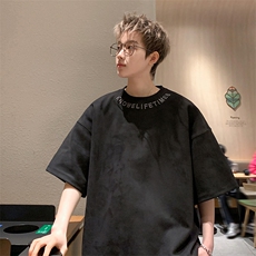 黑色