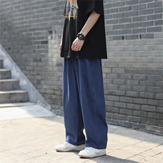 深蓝色