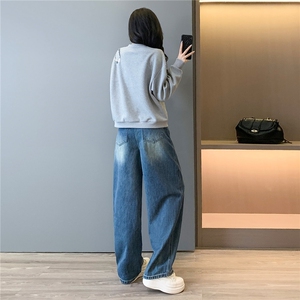 高级感时尚潮流套装女春新款修身显瘦圆领刺绣上衣牛仔长裤两件套图片