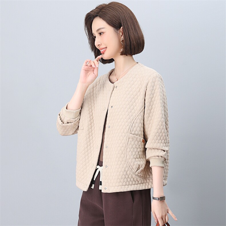 女圆领休闲百搭宽松显瘦韩版春装棒球服女铜扣记空气棉菱格外套，女装短外套，独衣靓