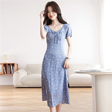 2026夏季新款法式蓝色碎花连衣裙荷叶边方领泡泡袖收腰显瘦中长款，女装连衣裙，艾米