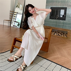 白色V领连衣裙女夏季新款法式高级感收腰显瘦气质女神范茶歇长裙，女装连衣裙，2C129