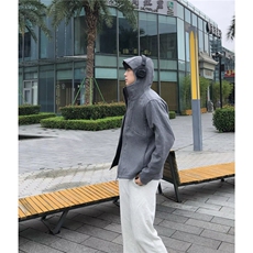 浅灰色