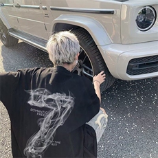 黑色