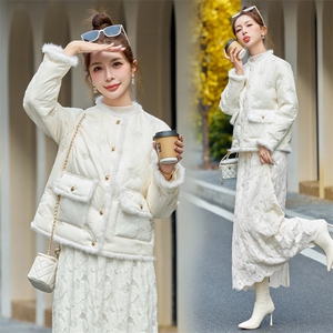【bao款现货】2024新款冬装新中式刺绣拼接水貂毛羽绒服白鸭绒图片