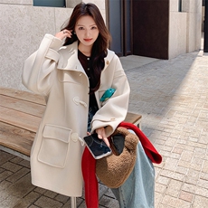 连帽高领牛角扣毛呢外套可爱玩偶装饰可拆卸设计，女装毛呢外套，天使之佳话