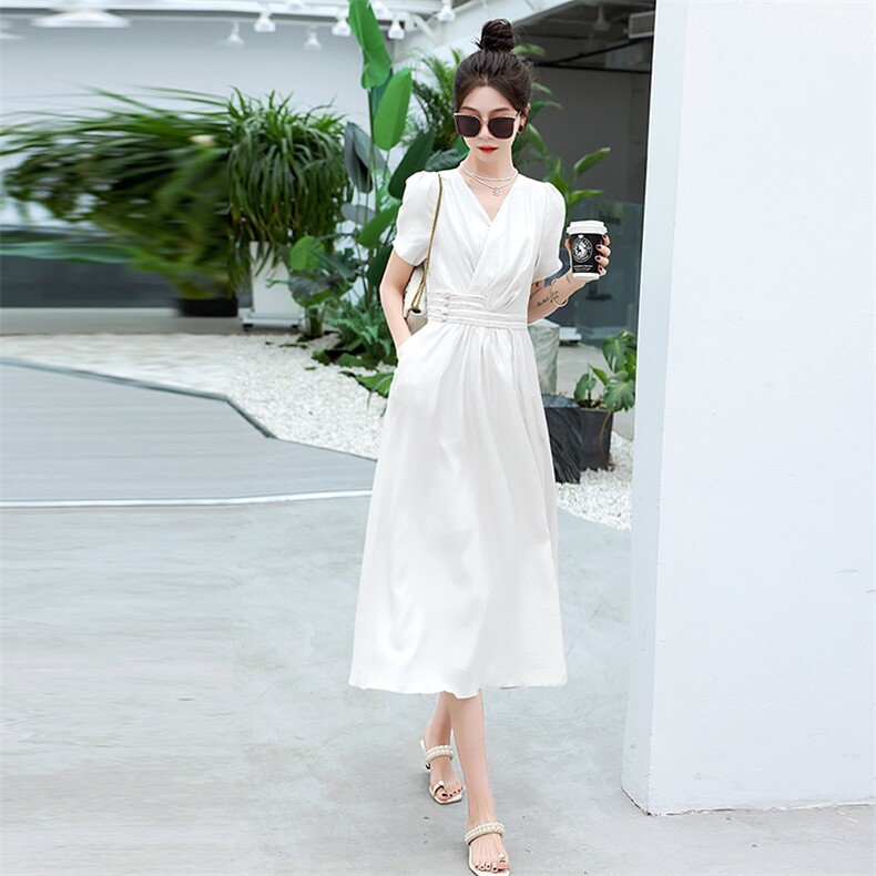 2024夏季新款女时尚天丝V领连衣裙高质感洋气收腰显瘦减龄裙子潮,女装连衣裙,火爆靓佳人
