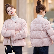 新中式国风羽绒服女2025冬季新款小个子今年流行短款粉色盘扣外套，女装羽绒服，奕可儿