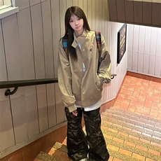卡其色