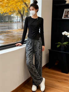 盐系穿搭休闲时尚套装女春新款设计感圆领开叉长袖上衣长裤两件套图片