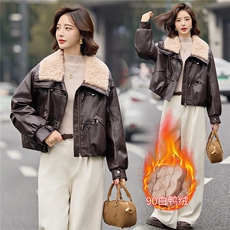 时尚羊羔毛翻领PU皮羽绒服女2025冬季新款加厚保暖白鸭绒皮衣外套，女装短外套，E百度