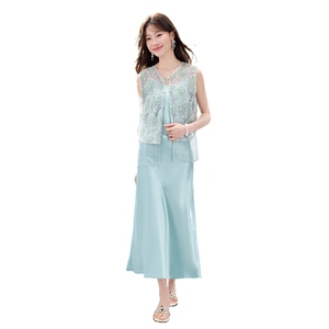 夏季新款现货！2026小清新重工盘花珍珠亮片马甲+珍珠缎面长裙女图片