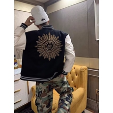 黑色