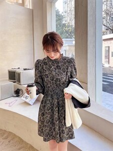 木耳边印花连衣裙图片