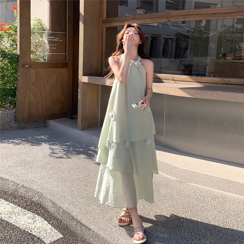 豆绿色挂脖露肩吊带连衣裙女夏2025新款独特漂亮巨好看高级感长裙,女装连衣裙,2C273