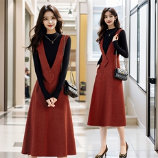 2025年秋冬季新款气质毛衣两件套打底加厚背心裙，女装套装/套裙，蓝诺裳