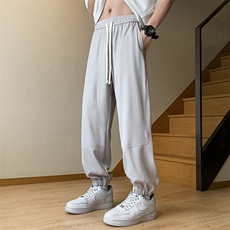 灰色