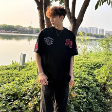 黑色