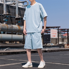 浅蓝色