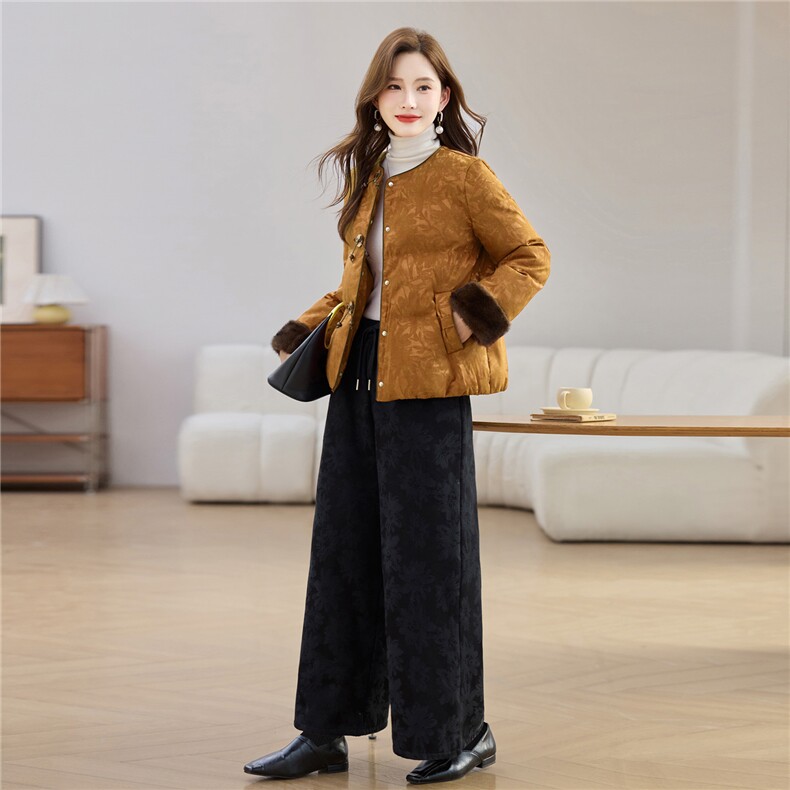 现货2025年冬装白鸭绒羽绒服新中式提花加厚加绒套装女休闲阔腿裤图片