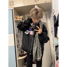 黑色