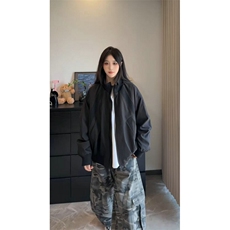 黑色