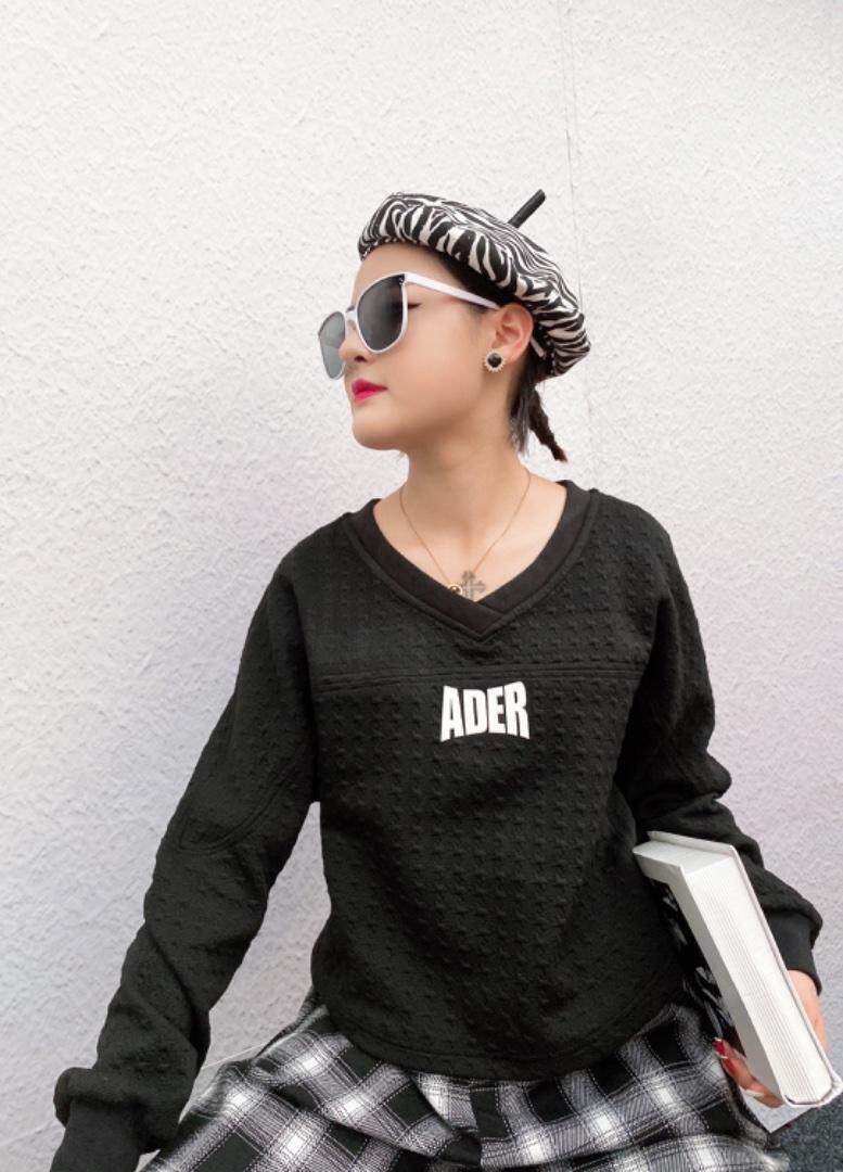 现货2021秋装Ｖ领小心机卫衣，女装卫衣/绒衫，OGENI 欧葛妮