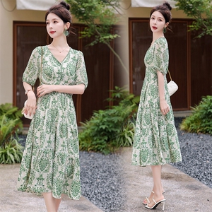洋气减龄碎花显瘦连衣裙女2025夏季新款范遮超仙森系法式过膝长裙图片