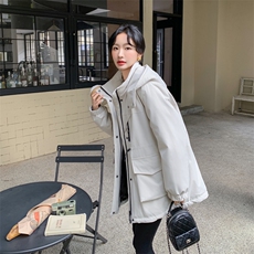 现货新款宽松可抽腰连帽冲锋衣派克白鸭绒羽绒服，女装羽绒服，采品优优