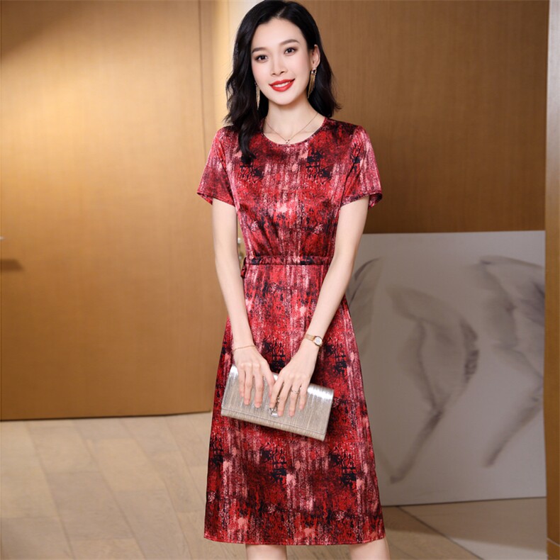 2025夏季新款真丝连衣裙女高端大气中老年妈妈装桑蚕丝遮肉减龄裙图片