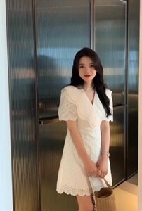 收腰版蕾丝花边连衣裙图片