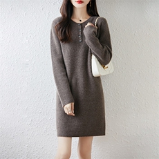 2025百搭时尚简约中长扣圆领长袖舒适，女装连衣裙，越洋羊