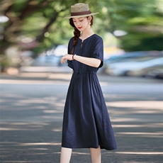 短袖连衣裙女夏2025新款小个子休闲宽松收腰显瘦洋气时尚减龄裙子，女装连衣裙，依万里