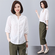 2025年新款V领绣花镂空白衬衫女七分袖春纯棉气质轻熟上衣女衬衣，女装衬衫，奕阳依阁