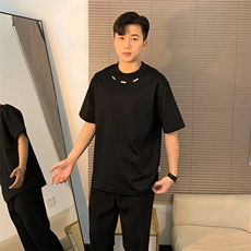 黑色