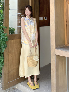 新中式国风穿搭黄色缎面吊带连衣裙叠穿改良旗袍无袖两件套装女夏图片