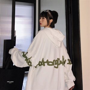 【】A003-HW3105-P55新款时尚英文字母印花连帽卫衣女模1图片