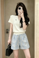高级感时尚气质套装女夏新款V领短袖上衣提花阔腿短裤两件套潮流，女装套装/套裙，江南