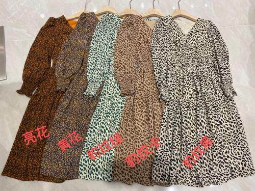 早秋新款8605碎花连衣裙?1801马夹，女装连衣裙，大晶